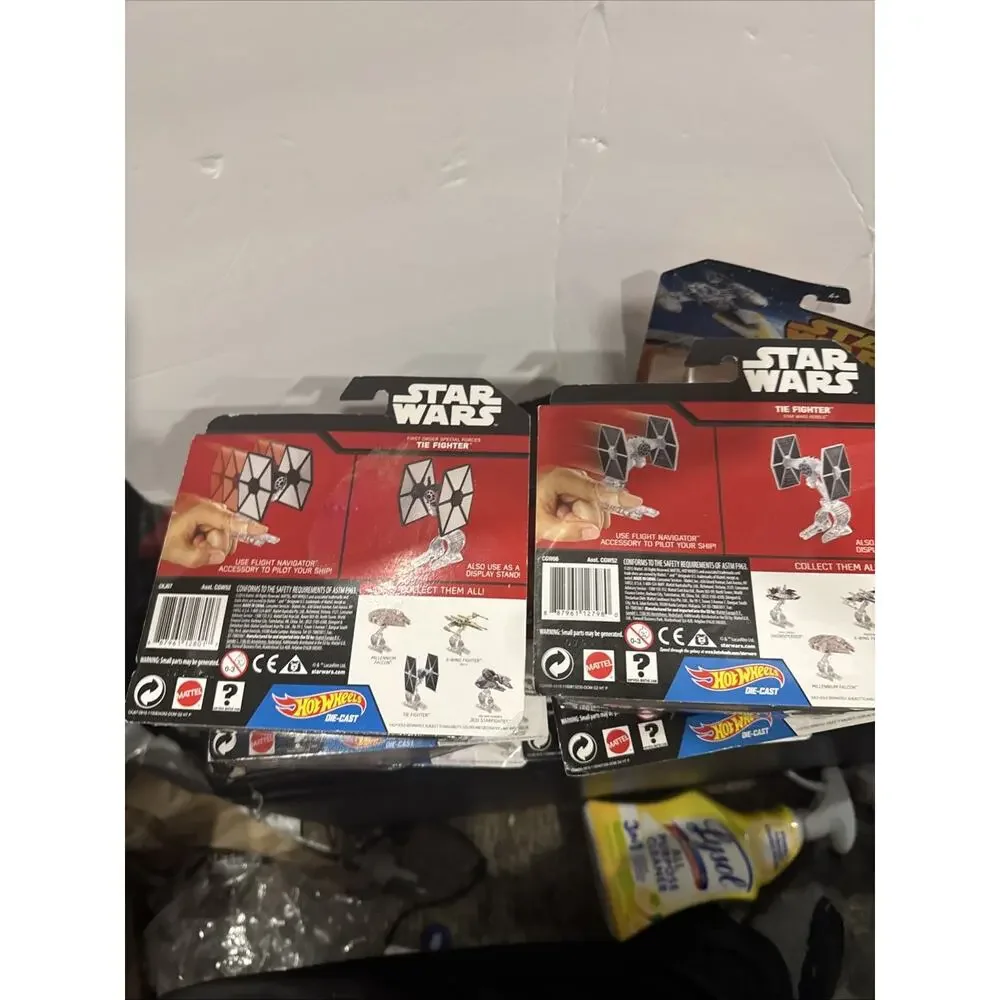 Lot of 8 Hot Wheels Star Wars Die-Cast Vehicles New in Package